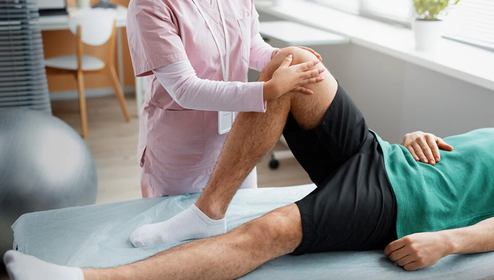 The Importance of Stretching to Reduce Knee Pain